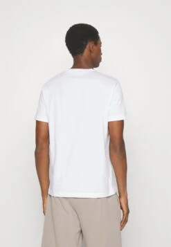 EA7 Emporio Armani Basic T-Shirt - Bianco -Total Wear Store a2f028c690d24a2a9441d778b09afa37