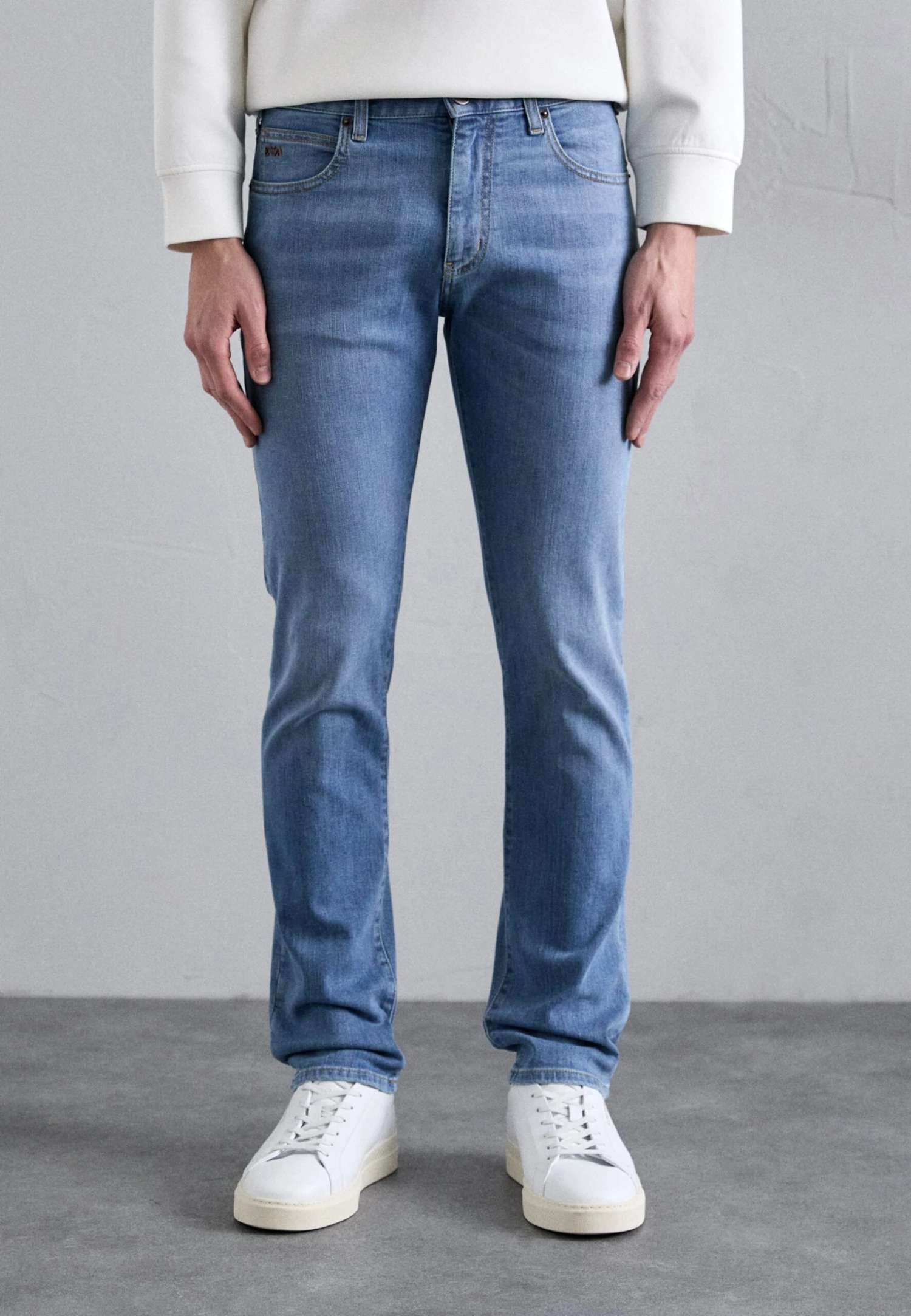 Emporio Armani POCKETS PANT - Straight Leg Jeans - Light Blue Denim 3 Emporio Armani POCKETS PANT - Straight Leg Jeans - Light Blue Denim
