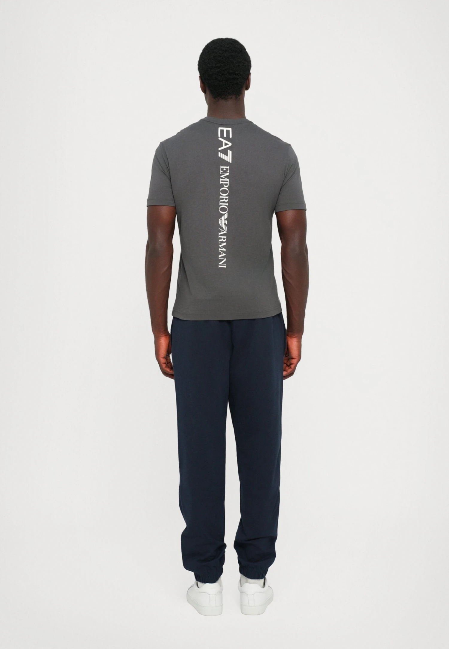 EA7 Emporio Armani TRAIN LOGO SERIES TEE EXTENDED LOGO - Print T-shirt - Asphalt 3 EA7 Emporio Armani TRAIN LOGO SERIES TEE EXTENDED LOGO - Print T-shirt - Asphalt