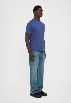 EA7 Emporio Armani TRAIN SERIES TEE EXTENDED LOGO - Print T-shirt - Blue -Total Wear Store a34d913df0884d3ca26090666be1ae91