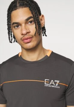 EA7 Emporio Armani Tennis Pro Tee - Sports T-Shirt -Total Wear Store a37ff1e5f4694a5c9aa22bd55ee026b4