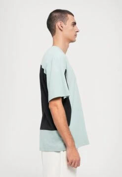 EA7 Emporio Armani TRAIN GRAPHIC SERIES TEE SPECIAL - Print T-shirt - Blue Surf 13 EA7 Emporio Armani TRAIN GRAPHIC SERIES TEE SPECIAL - Print T-shirt - Blue Surf -Total Wear Store a41415b7abdc4b6e8b2406c137e0bfaa