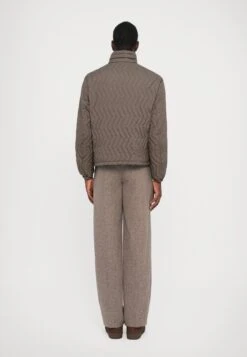 Emporio Armani DOWN JACKET - Down Jacket - Walnut 12 Emporio Armani DOWN JACKET - Down Jacket - Walnut -Total Wear Store a452a134e3954c3583883aa3fc1f4e2e