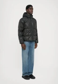 EA7 Emporio Armani MOUNTAIN HOODED JACKET LOGO REPEAT - Winter Jacket - Black 14 EA7 Emporio Armani MOUNTAIN HOODED JACKET LOGO REPEAT - Winter Jacket - Black -Total Wear Store a5265db172d9423287f558963afc09ad