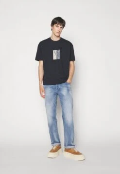 Emporio Armani Pockets Pant - Straight Leg Jeans - Denim Blu -Total Wear Store a6d861afe3c34e188806407cae516d10