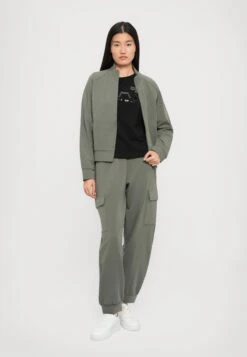 EA7 Emporio Armani TRACKSUIT - Tracksuit Bottoms - Mulled Basil -Total Wear Store a749c683184c476abbc12c173cd07ad2