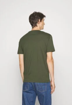 EA7 Emporio Armani Basic T-Shirt - Verde Scuro -Total Wear Store a7ab971da9d44bdab058b3504913ed8f