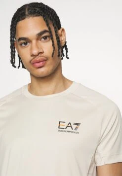 EA7 Emporio Armani Tennis Pro Tee Graphic - Sports T-Shirt - Rainy Day -Total Wear Store a972968161864f309d6ef4c8bbbd1bc2