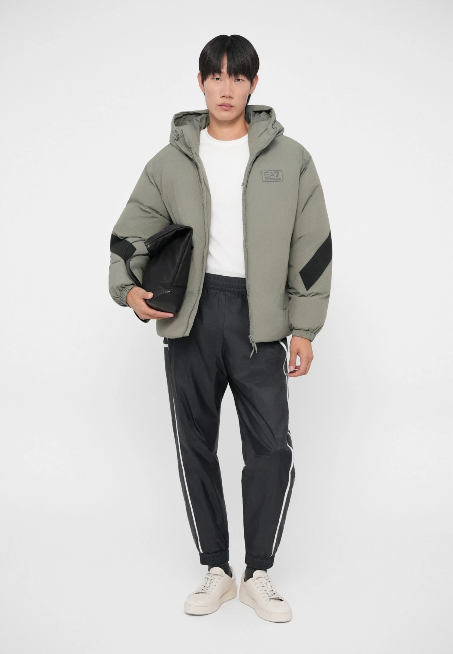 EA7 Emporio Armani TRAIN GRAPHIC SERIES PANTS MONOGRAM - Tracksuit Bottoms - Black Fancy 4 EA7 Emporio Armani TRAIN GRAPHIC SERIES PANTS MONOGRAM - Tracksuit Bottoms - Black Fancy - Image 2