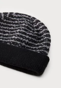 Emporio Armani BEANIE HAT - Beanie - Black -Total Wear Store a9a9281cfdf44e399d864e9c7bdf28a6
