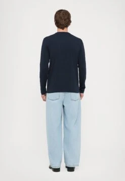 EA7 Emporio Armani TRAIN VISIBILITY TEE - Long Sleeved Top - Blue/cream -Total Wear Store a9dfaa4d0d7c429f9598739c19d41b8e