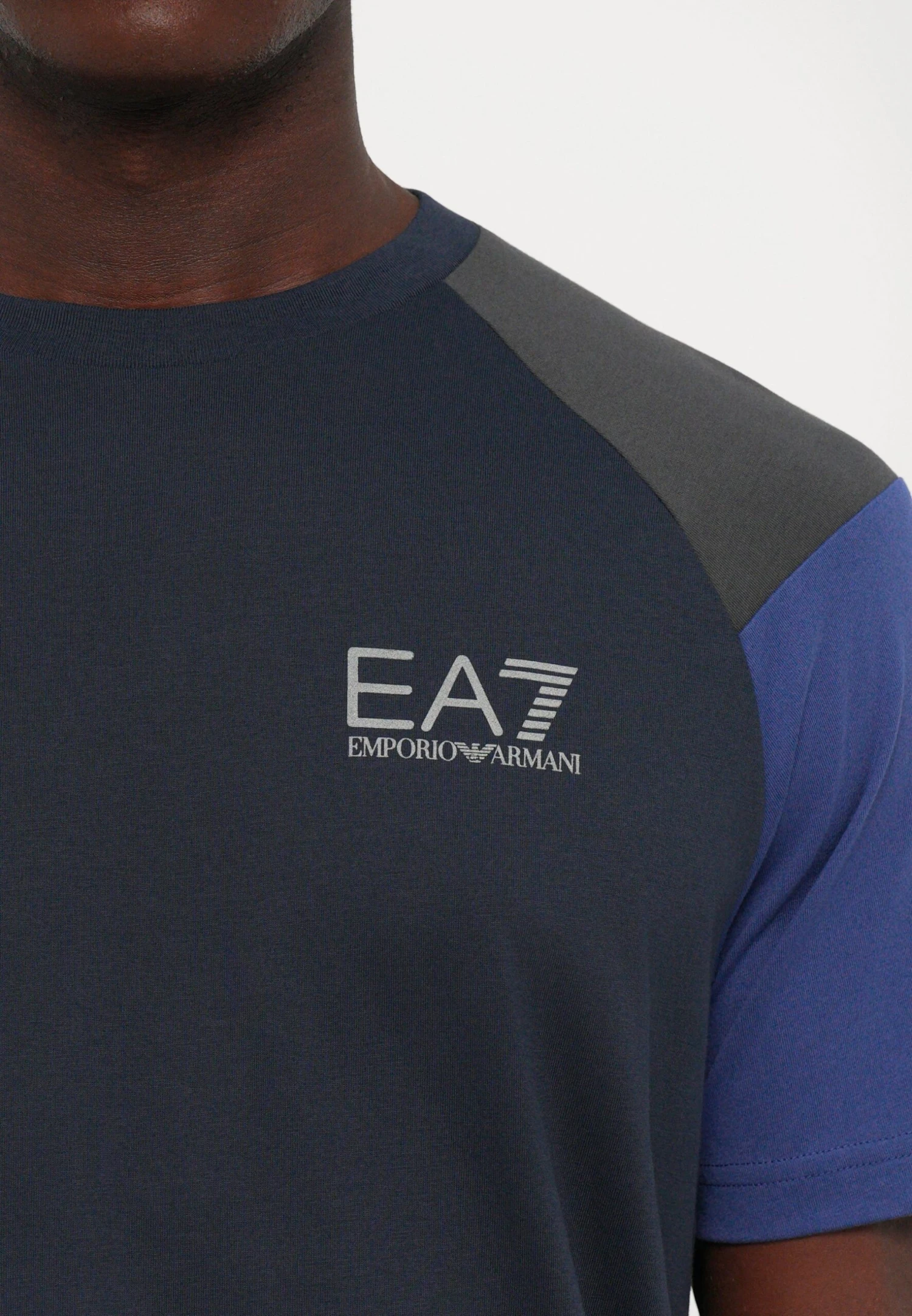 EA7 Emporio Armani TRAIN ATHLETIC COLOUR BLOCK TEE - Print T-shirt - Blue 9 EA7 Emporio Armani TRAIN ATHLETIC COLOUR BLOCK TEE - Print T-shirt - Blue - Image 7