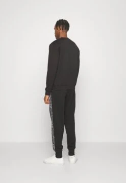 EA7 Emporio Armani Trouser - Tracksuit Bottoms - Nero 9 EA7 Emporio Armani Trouser - Tracksuit Bottoms - Nero -Total Wear Store ace05f6df5bd42c1a88489d3868da6c0