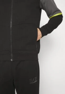 EA7 Emporio Armani Tracksuit - Tracksuit - Nero -Total Wear Store ad4dad0aed2e4fe2b510ae40dbcb1038