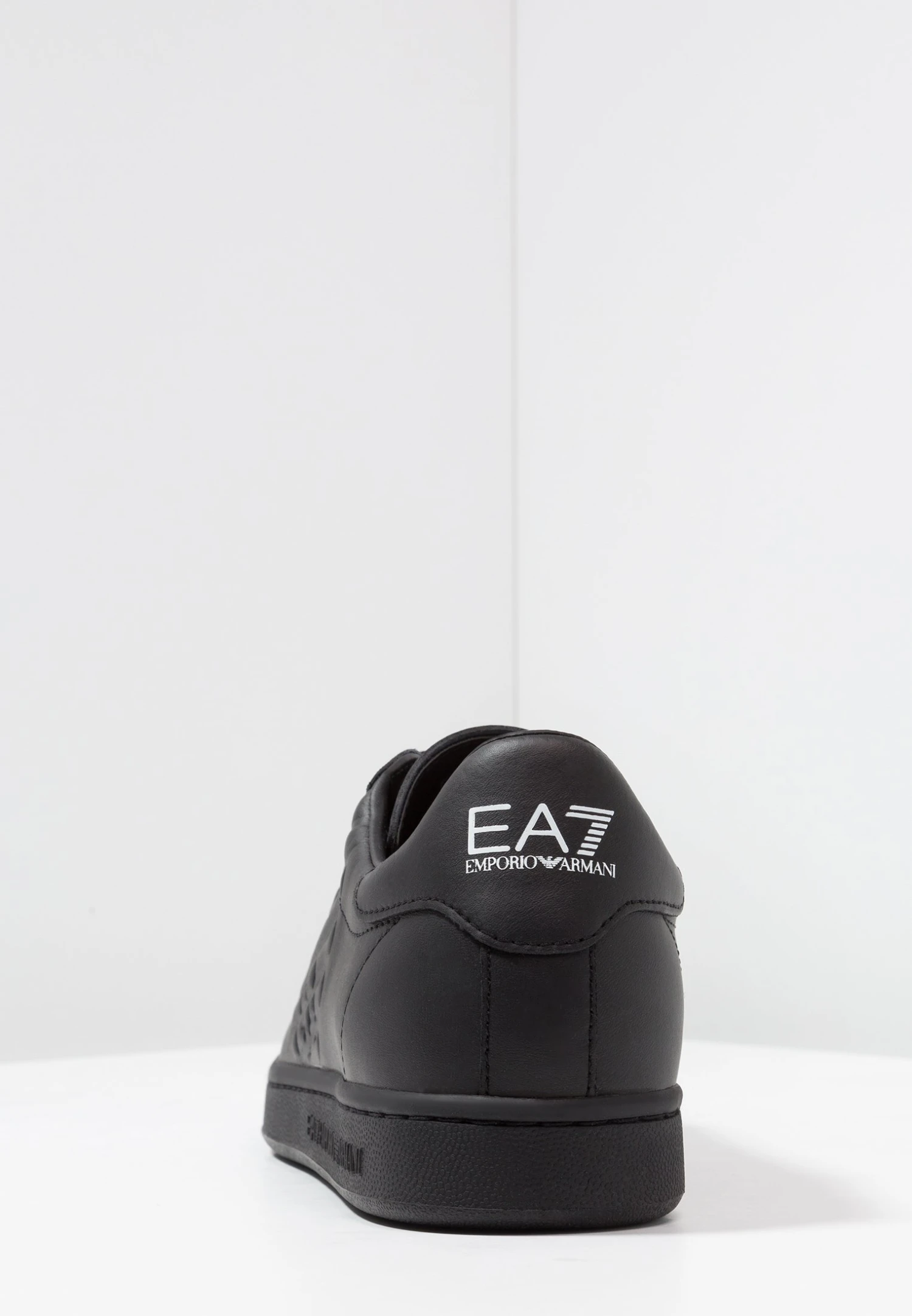 EA7 Emporio Armani Classic Unisex - Trainers - Triple Black 6 EA7 Emporio Armani Classic Unisex - Trainers - Triple Black - Image 4