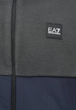 EA7 Emporio Armani MOUNTAIN HIKING UNISEX - Fleece Jacket - Asphalt 14 EA7 Emporio Armani MOUNTAIN HIKING UNISEX - Fleece Jacket - Asphalt -Total Wear Store ae7b418fa33e49d08a7b6af529c12536