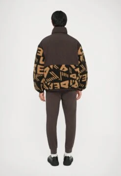 EA7 Emporio Armani MOUNTAIN JACKET LOGO - Winter Jacket - Chocolate Torte -Total Wear Store af9168846d1b462cb18ff48eb08ae243