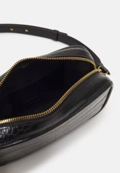 Emporio Armani Camera Case Cervo Camera Case Croc - Across Body Bag - Nero -Total Wear Store afd91f95880144438b68e3572170b39c