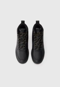 EA7 Emporio Armani SLASHER - High-top Trainers - Triple Black/gold-coloured -Total Wear Store b1b28723dd57447485fc16eb4b2b4fac