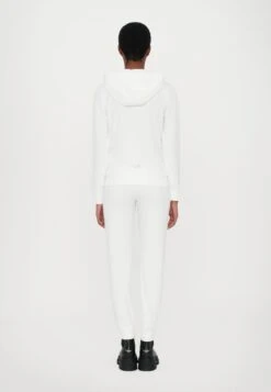 EA7 Emporio Armani SET - Tracksuit - Star White -Total Wear Store b3766d5a5dbf4338b4a49bf4dbf29272