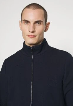 Emporio Armani Blouson - Bomber Jacket - Blu Navy -Total Wear Store b381e5e8fa454eb4ab655e77e1ac78d2