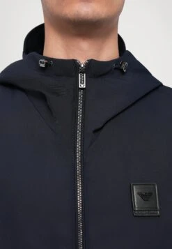 Emporio Armani BLOUSON JACKET - Light Jacket - Iconico Blu Navy -Total Wear Store b4d3406ed15346499d7c4f394434fe32
