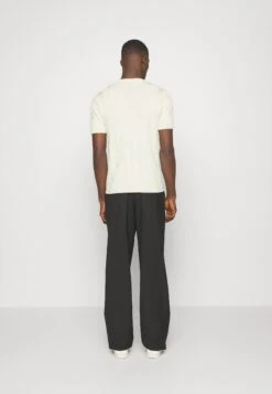 Emporio Armani Basic T-Shirt - Giallo Polve 10 Emporio Armani Basic T-Shirt - Giallo Polve -Total Wear Store b5344eafa5d6460fa628e5fb9f5c0715