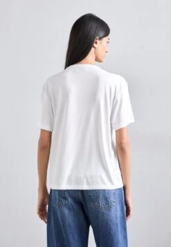 EA7 Emporio Armani Basic T-shirt - White -Total Wear Store b5e6b472b7dd46eb8f199eed2acdbb51
