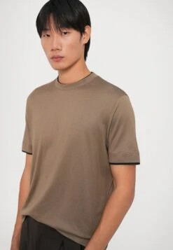 Emporio Armani Basic T-shirt - Walnut -Total Wear Store b7685eb5f8c148739f5df0e0e015427d