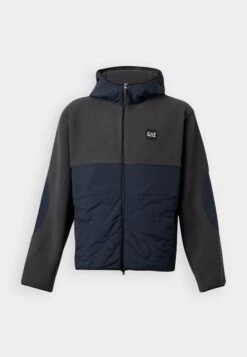EA7 Emporio Armani MOUNTAIN HIKING UNISEX - Fleece Jacket - Asphalt 13 EA7 Emporio Armani MOUNTAIN HIKING UNISEX - Fleece Jacket - Asphalt -Total Wear Store b83a817bfea64c1b8b80c1abbf8274f9 1