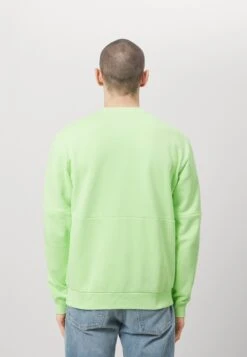 EA7 Emporio Armani Sweatshirt - Sweatshirt - Light Green -Total Wear Store b83d30ad42464c00ab843e00290d2283
