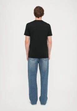 EA7 Emporio Armani TRAIN LABEL TEE BIG LOGO - Print T-shirt - Black -Total Wear Store b8a5b2ad050c4f8680197cae03462faa