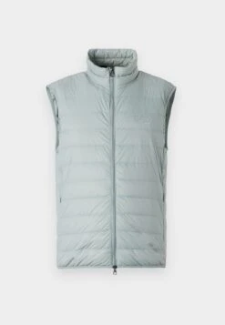 EA7 Emporio Armani TRAIN CORE LIGHT VEST - Waistcoat - Macaw Green -Total Wear Store b92b85f9ec0a41ab9494c7862298f439 5