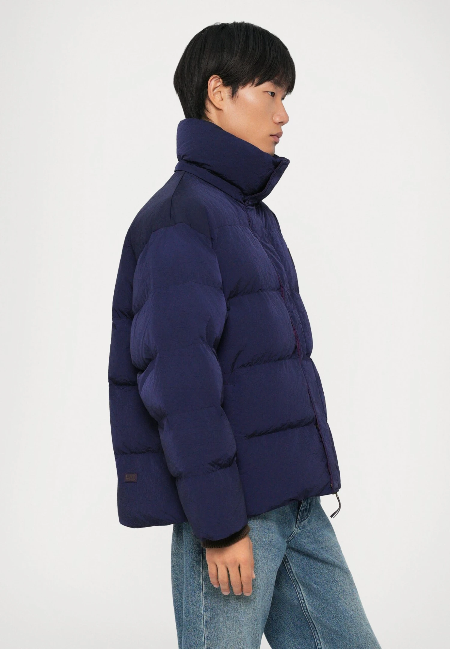 EA7 Emporio Armani TRAIN HOODED JACKET UNISEX - Winter Jacket - Evening Blue 6 EA7 Emporio Armani TRAIN HOODED JACKET UNISEX - Winter Jacket - Evening Blue - Image 4
