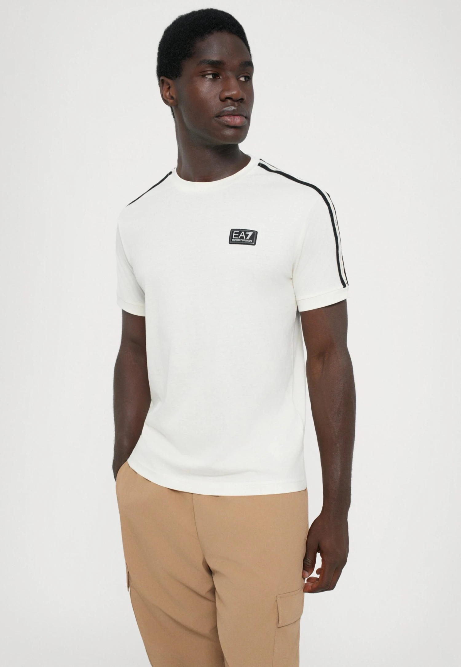 EA7 Emporio Armani LOGO SERIES TAPE TEE - Print T-shirt - Vanilla Ice 7 EA7 Emporio Armani LOGO SERIES TAPE TEE - Print T-shirt - Vanilla Ice - Image 5