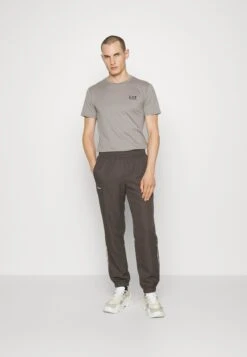 EA7 Emporio Armani Print T-Shirt - Grigio Chiaro 9 EA7 Emporio Armani Print T-Shirt - Grigio Chiaro -Total Wear Store bb951a668429427f8c05e56cbb4fa2ef