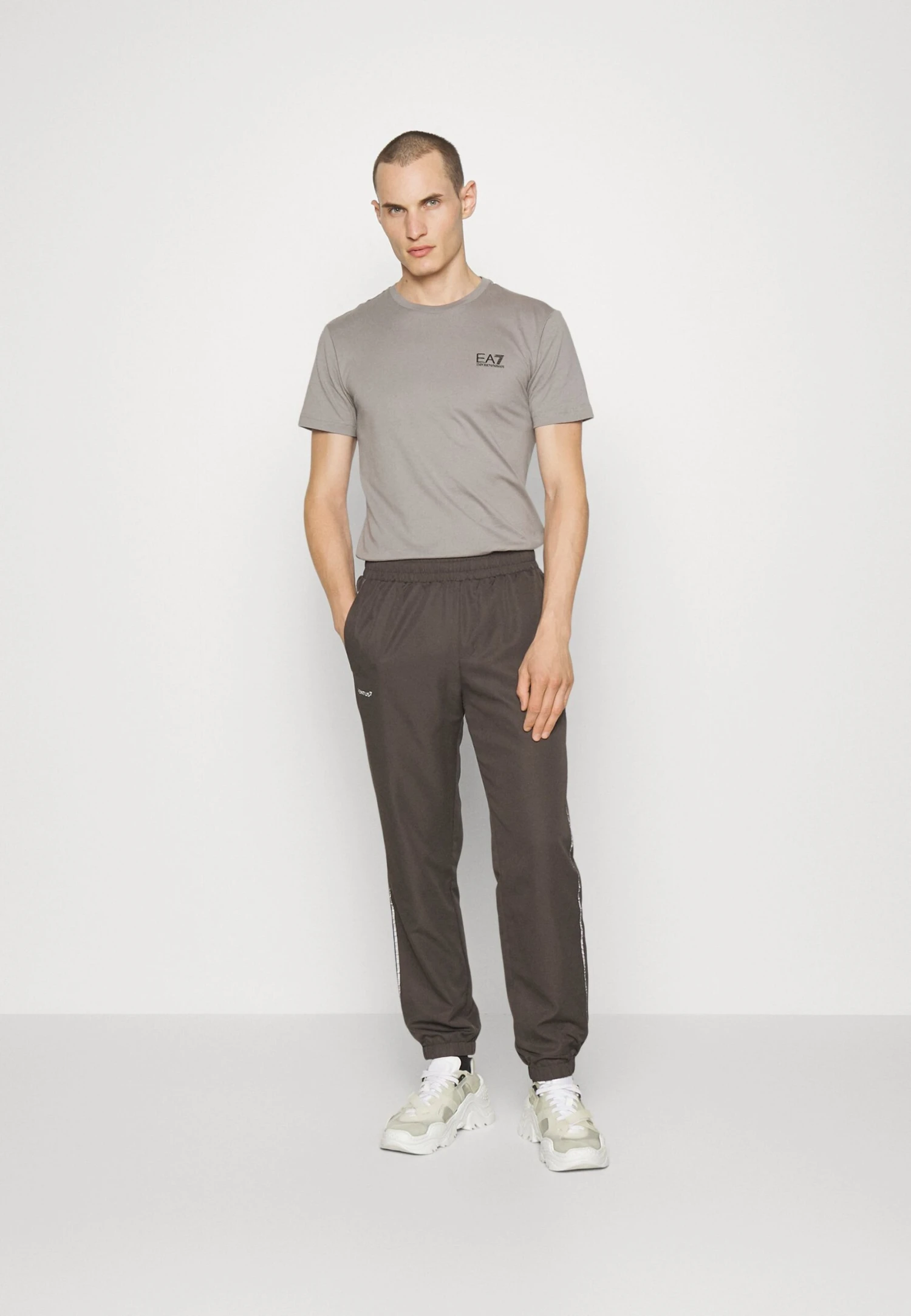 EA7 Emporio Armani Print T-Shirt - Grigio Chiaro 4 EA7 Emporio Armani Print T-Shirt - Grigio Chiaro - Image 2