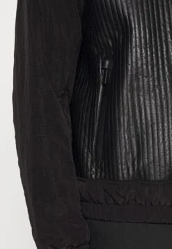 Emporio Armani Blouson - Leather Jacket - Nero 13 Emporio Armani Blouson - Leather Jacket - Nero -Total Wear Store bc81e09b37604cfab9a8529571afadaa