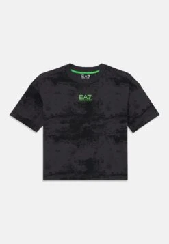EA7 Emporio Armani UNISEX - Print T-shirt - Green Fancy -Total Wear Store bc8574fb813144a0ae09add32af14fa5 1