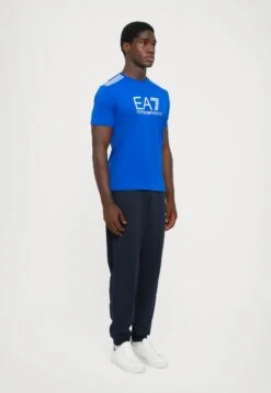 EA7 Emporio Armani TRAIN LINES TEE - Print T-shirt - Surf The Web 14 EA7 Emporio Armani TRAIN LINES TEE - Print T-shirt - Surf The Web -Total Wear Store bcdd698c00734e769e2f3ce1754237b7