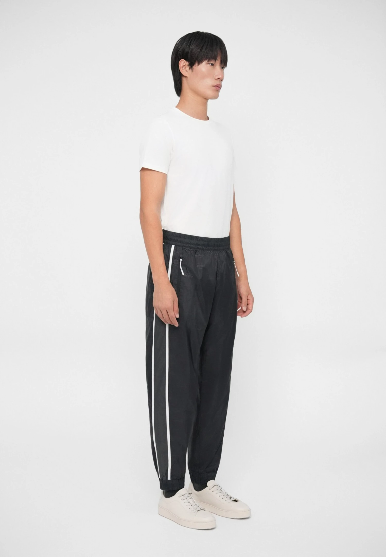 EA7 Emporio Armani TRAIN GRAPHIC SERIES PANTS MONOGRAM - Tracksuit Bottoms - Black Fancy 6 EA7 Emporio Armani TRAIN GRAPHIC SERIES PANTS MONOGRAM - Tracksuit Bottoms - Black Fancy - Image 4