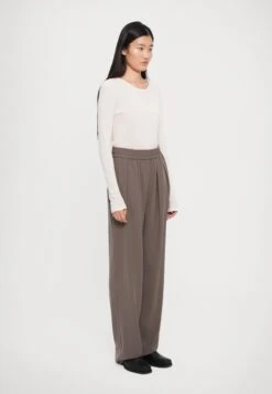 Emporio Armani TROUSER - Trousers - Taupe -Total Wear Store bdf64b9567c54d2bb454c3ebd27f8cc1