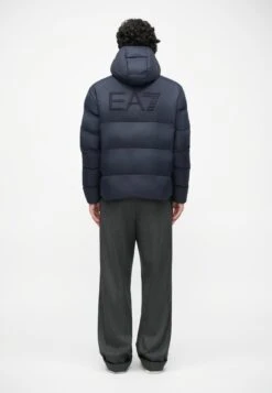 EA7 Emporio Armani MOUNTAIN POLAR LOGO FREE STYLE - Winter Jacket - Blue -Total Wear Store bf6e0cd4a4994badbdb7c118f8762999