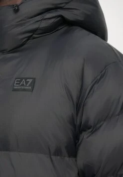 EA7 Emporio Armani MOUNTAIN POLAR BIG LOGO - Winter Coat - Black -Total Wear Store bfa4e2cc249843d68aa40932217ffb4b