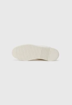 Emporio Armani OYSTER - Trainers - Off White -Total Wear Store c1245271c24842c98d3e56da11377441