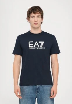 EA7 Emporio Armani TRAIN VISIBILITY TEE - Print T-shirt - Blue/cream