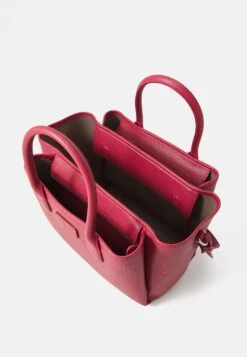 Emporio Armani SHOPPING BAG - Cross Body Bag - Carminio/taupe -Total Wear Store c2fad068b999460c9797e60db43b04ca