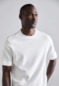 Emporio Armani Basic T-shirt - Fancy White -Total Wear Store c3c406f83f484afda7789886bd22b7b0