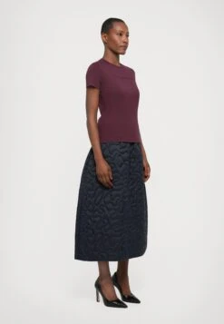 EA7 Emporio Armani Print T-shirt - Bordeaux -Total Wear Store c4e0282f0cfd4894add17effaebf891b