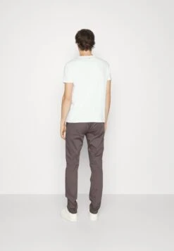 Emporio Armani Trouser - Chinos - Beige 9 Emporio Armani Trouser - Chinos - Beige -Total Wear Store c4f20a14f9764c518216a3c4e940a0e8
